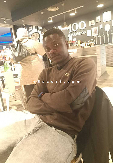 Eddie osagie - Male escort in Madrid
