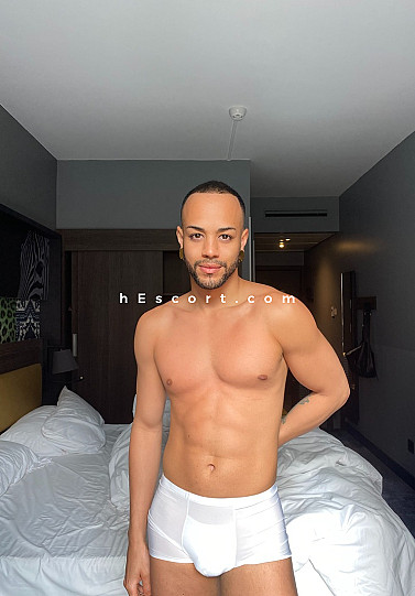 Romu - Hombre escort en Madrid
