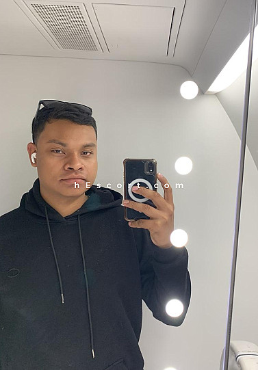 Machado - Hombre escort en Madrid