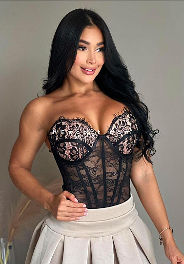 LAURA - Chica escort en Torrevieja