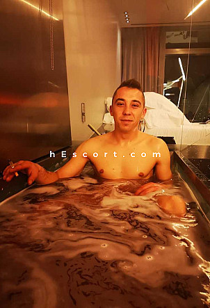 Kevin - Male escort in León