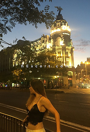 Adriana - Chica escort en Madrid