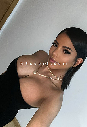 Antonella - Chica escort en Marbella