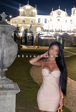 Cris - Chica escort en Marbella