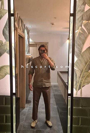 LEONARDO - Hombre escort en Barcelona