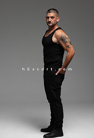 Luca - Hombre escort en Barcelona