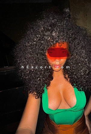 Favianna - Chica escort en Castell-Platja d'Aro