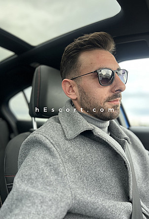 Adrian - Hombre escort en Valencia