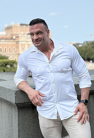Valentino - Male escort in Madrid